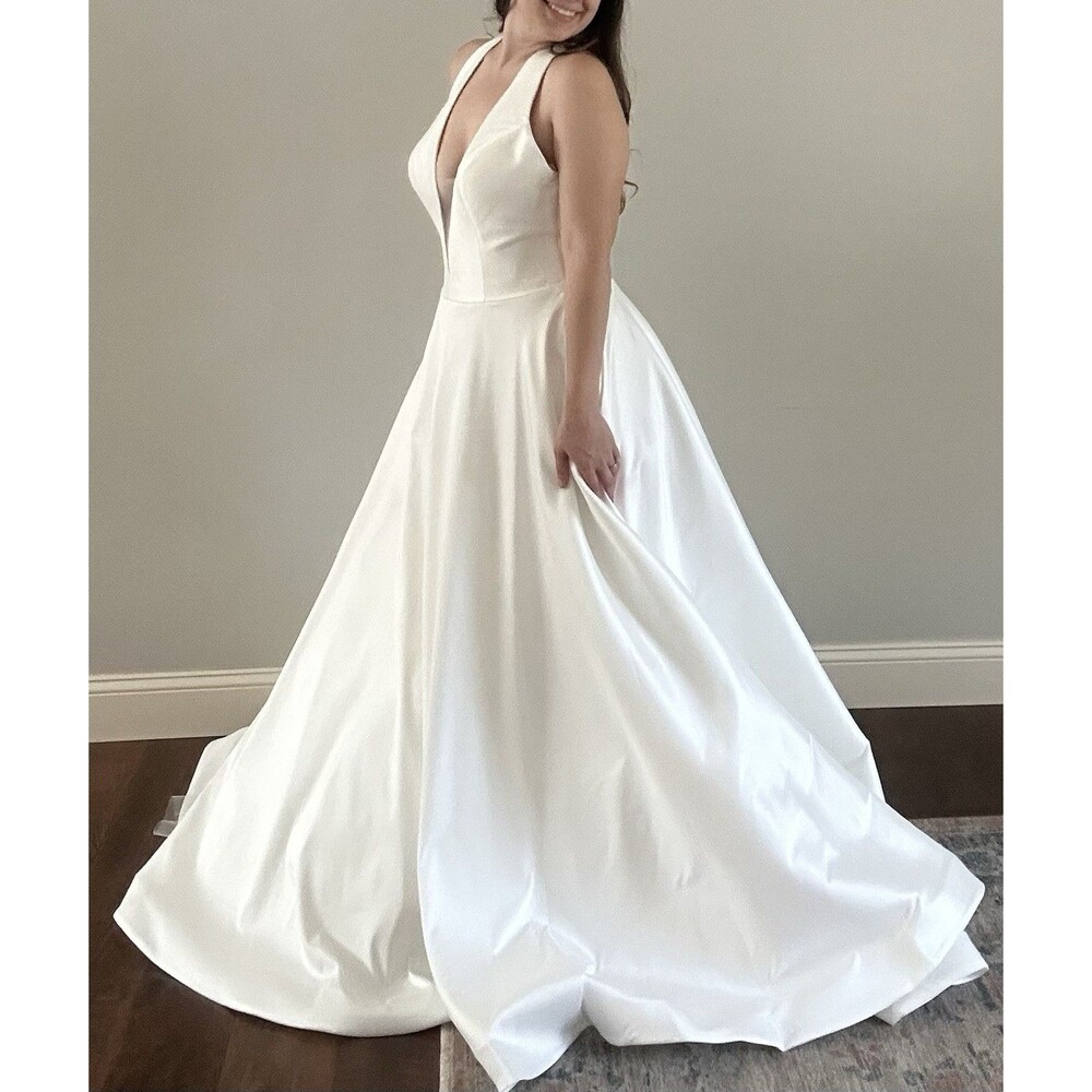 Allure Bridal Crepe A-Line Halter 9617 Wedding Dress Sz 12, 31” Waist, 36” Bust